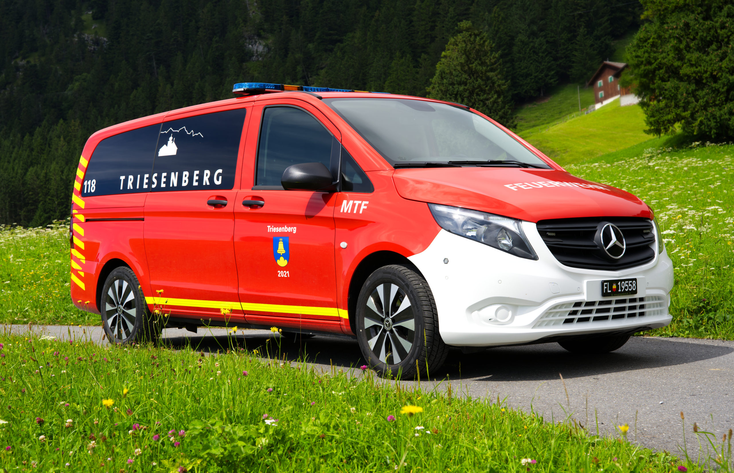 Mannschaftstransportfahrzeug (MTF) der Feuerwehr Triesenberg